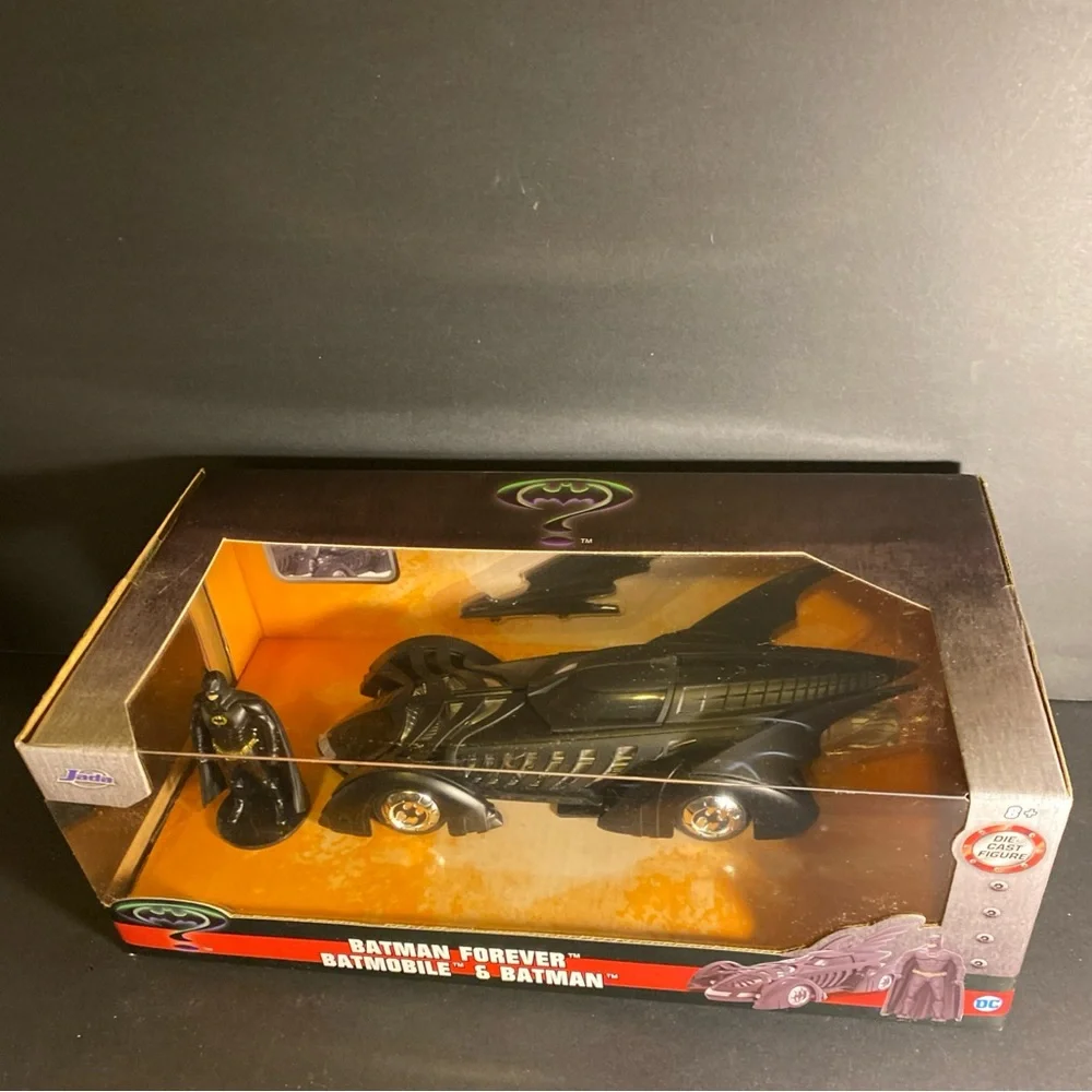 NEW Jada Toys 98036 Batman Forever BATMOBILE 1:24 Scale Vehicle‎ w/Batman Figure
